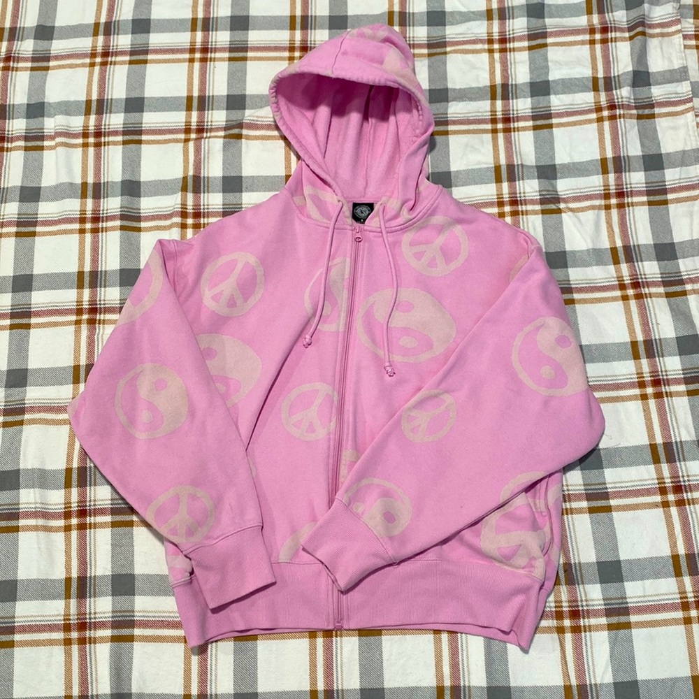cute & comfortable pink pac-sun zip up!